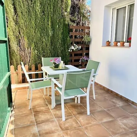 Independent House With Patio Holiday home *